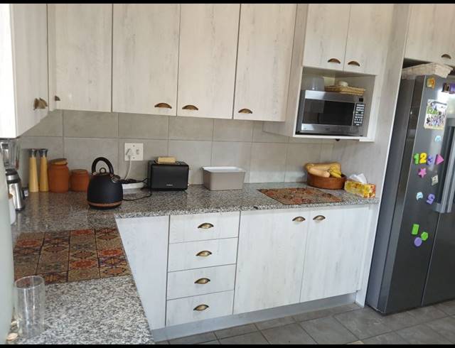 3 BEDROOM HOUSE FOR SALE IN HELIKON PARK